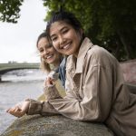 side-view-smiley-women-outdoors